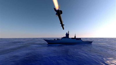 سفينة إماراتية تتعرض لهجوم حوثي في باب المندب