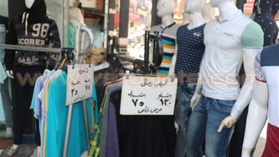 بالصور.. بورسعيد تتحول لمدينة أشباح.. اختفاء ملابس الموسم الشتوى من الأسواق.. التجار: نعتمد على بقايا الموسم الماضي بسبب ارتفاع الجمارك.. الحاوية 20 قدما تصل لـ200 ألف جنيه.. وحملات مداهمة للأسواق