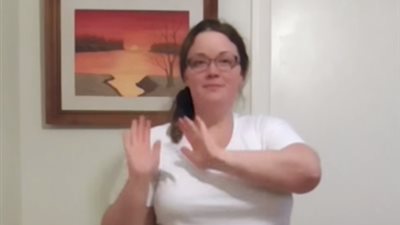 شاهد فقدان امرأة 68 كيلو بسبب الرقص (فيديو)