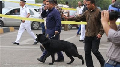 الاشتباه في جسمين غريبين أمام بنك بوسط القاهرة