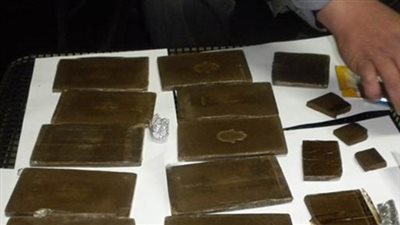 ضبط بائع وعاطل بحوزتهما حشيش و29 جوال دقيق في المطرية