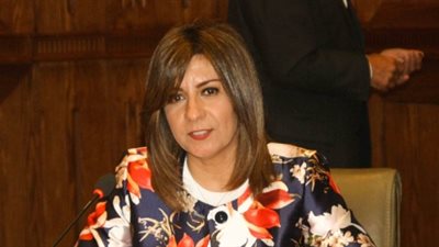 وزيرة الهجرة تصل المنصورة للمشاركة بمؤتمر دعم مركز الكلى