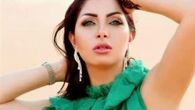 كلوديا تنسحب من العرض المسرحي 