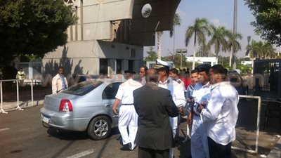 بالفيديو والصور.. وصول مساعد وزير الداخلية لاستاد القاهرة