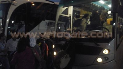 بالصور.. استقبال الوفود السياحية على أنغام الطبل البلدي بمطار القاهرة