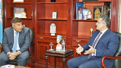 وزير الآثار يبحث استئناف العمل بمسجد الظاهر مع الجانب الكازاخستاني