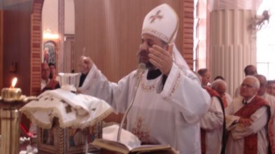 بدء صلاة القداس بكنيسة العذراء بالوراق