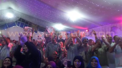 بالفيديو والصور..رقص على أنغام «تسلم الأيادي» بمؤتمر «في حب مصر»