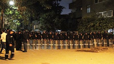 قوات الأمن تغلق شارع 