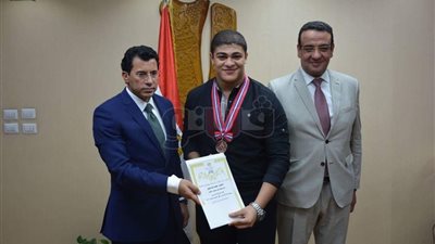 وزير الشباب والرياضة يكرم أبطال السومو (صور)