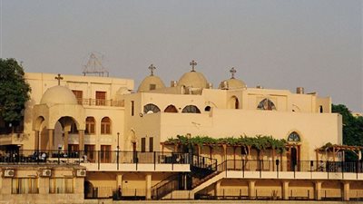 وصول قيادات أمنية إلى محيط كنيسة العذراء بـ