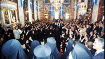 الأقباط ينهون صلاتهم بالكنيسة اليونانية بمصر الجديدة