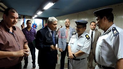 مدير شرطة النقل يتفقد الخدمات الأمنية بمحطة مصر ومترو الأنفاق