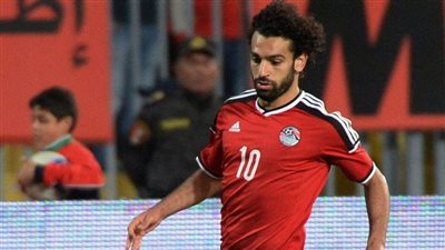 محمد صلاح يغادر مطار القاهرة الدولي متوجها إلى إنجلترا