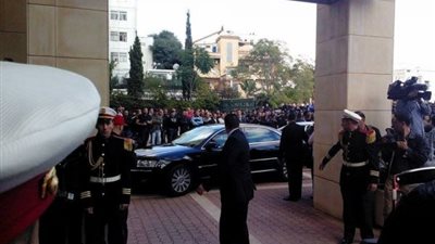 بالصور.. أفراد الشرطة الجزائرية يعلقون احتجاجاتهم