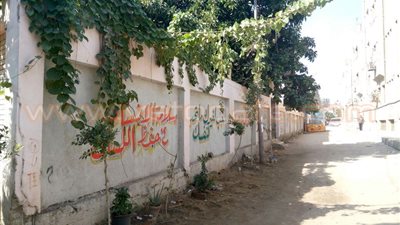 بالصور.. حملة نظافة بحي غرب شبرا استجابة لشكوى مواطن