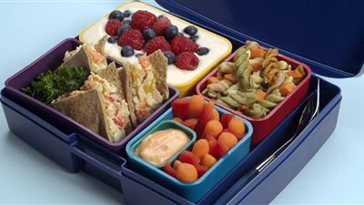 5 أكلات ممنوع وضعها في «اللانش بوكس» حفاظا على صحة طفلك