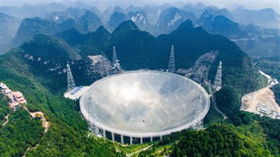 الصين تفتتح أكبر تلسكوب في العالم