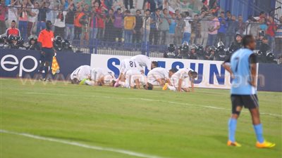 مصر تحيي آمالها في التصفيات بالفوز على بتسوانا..«الغزال» و«محمد صلاح» يقودان الفراعنة للفوز.. وترقب لمواجهة تونس والسنغال.. «وايت نايتس» يقتحم الملعب ويهاجم رئيس الزمالك.