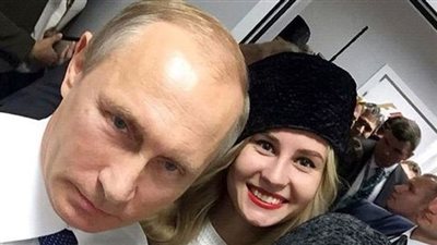 بالصورة.. سيلفى لـ«فلاديمير بوتين» مع ملكة جمال روسيا