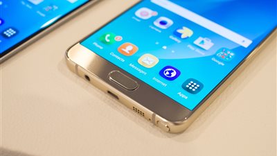 بالفيديو.. 10 مزايا بـ«جالكسي نوت 5» تطيح بـ «آي فون s6 بلس»