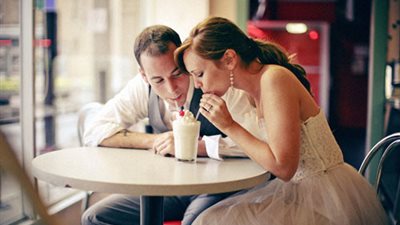 أخصائي تغذية يكشف أسباب زيادة الوزن بعد الزواج