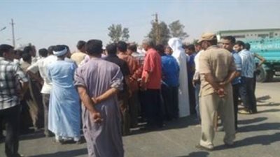 أهالي أكياد يقطعون الطريق العام احتجاجًا على اختفاء سيدة بفاقوس