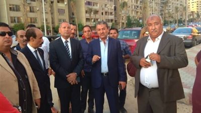 نائب محافظ القاهرة يناقش مشكلات مدينة الواحة (صور)