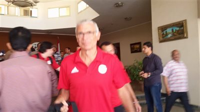 بالصور.. حافلة المنتخب تتوجه للإسكندرية للانتظام في معسكر مغلق