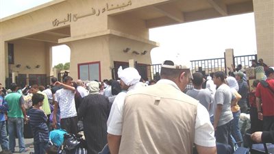 العالقون الفلسطينيون يواصلون عبورهم لغزة عبر معبر رفح اليوم