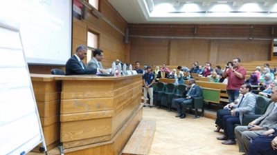 بالصور.. انطلاق ندوة إعادة التأمين بـ«تجارة القاهرة»