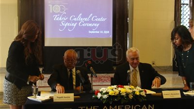 «ساويرس» يواصل مسيرة دعم المثقفين.. يوقع اتفاقية مع الجامعة الأمريكية لإنشاء مركز التحرير الثقافي.. «ريتشاردوني»: رجل الأعمال يدعم الفنون والتعليم في العالم كله