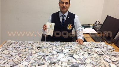 بالصور.. إحباط تهريب عملات أجنبية بمطار برج العرب