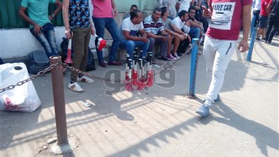 بالصور.. انتشار باعة الأعلام أمام نادي الصيد أثناء بيع تذاكر مصر والكونغو