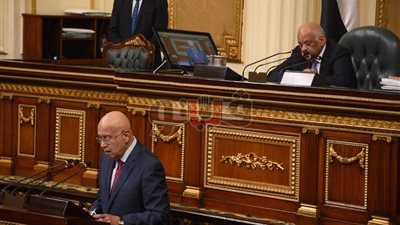 رئيس الحكومة: البرلمان أدى دوره.. والزيادة السكانية أكبر تحد