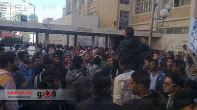 بالصور.. مسيرة لطلاب الإرهابية بحقوق الإسكندرية