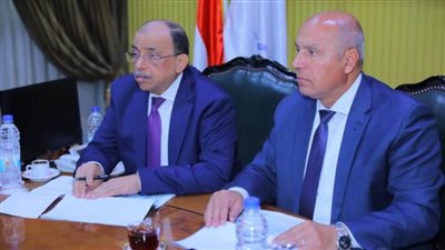 وزيرا النقل والتنمية المحلية يتابعان رفع كفاءة الطرق داخل المحافظات