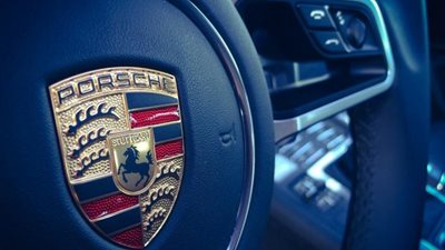 «السيدان» وراء انخفاض مبيعات سيارات بورش في أغسطس الماضي