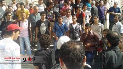 بالصور.. بدء وقفة 6 إبريل أمام دار القضاء