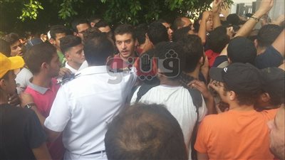 بالفيديو.. تدافع وزحام أمام منفذ بيع تذاكر مباراة الكونغو باستاد القاهرة