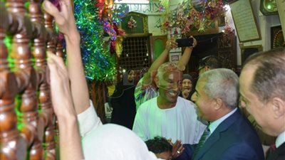 محافظ أسوان يحضر احتفال رأس السنة الهجرية وسط الأهالي (فيديو)