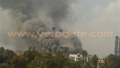 بالفيديو والصور.. حريق هائل بمحطة كهرباء 