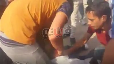 بالفيديو.. إغماء شاب أمام منفذ تذاكر مباراة الكونغو باستاد القاهرة