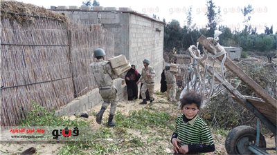 بالصور.. القوات المسلحة توزع 2000 كرتونة مواد غذائية على أهالي رفح