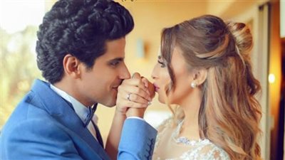 حمدي الميرغني وإسراء عبد الفتاح يصلان القاهرة بعد قضاء شهر العسل