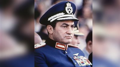 أخطر 7 أسئلة تجاهلها «مبارك» عن اغتيال السادات.. كيف دخل رفاق «الإسلامبولي» إلى العرض العسكري.. من المسئول عن تفتيش الأسلحة.. لماذا لم يتم التحقيق مع المسئولين عن ذلك.. وأين ذهب حر