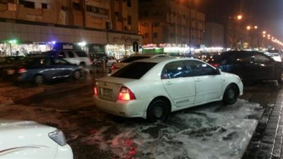 انفجار ماسورة مياه يشل حركة المرور بشارع الهلالي في أسيوط