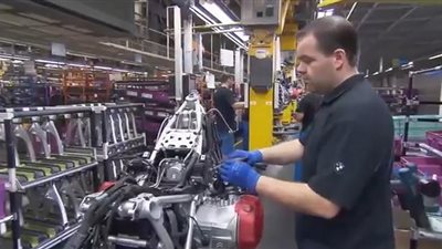 بالفيديو..«BMW» تكشف النقاب عن الدراجة النارية الجديدة