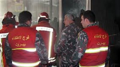 فوج إطفاء لبناني ينقذ مصريا سقط في نهر بيروت