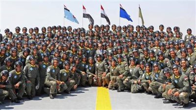 نسور القوات الجوية يبهرون الحضور بمراسم افتتاح قاعدة برنيس العسكرية